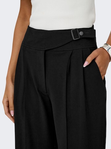 JDY - Pierna ancha Pantalón plisado 'JDYGeggo' en negro