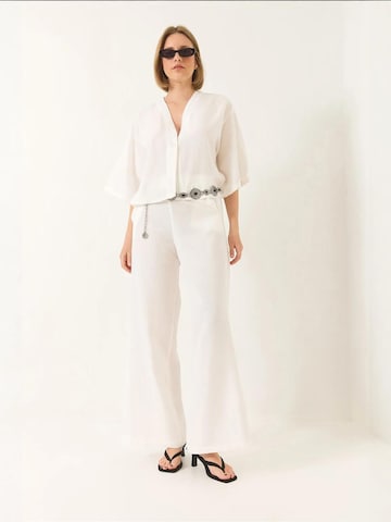 Completo pantalone di Bianco Lucci in bianco