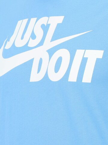 Coupe regular T-Shirt 'Swoosh' Nike Sportswear en bleu