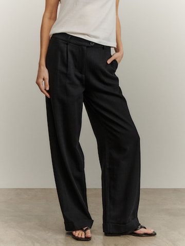 ABOUT YOU x Marie von Behrens Wide leg Pleat-Front Pants 'Marlena' in Black: front