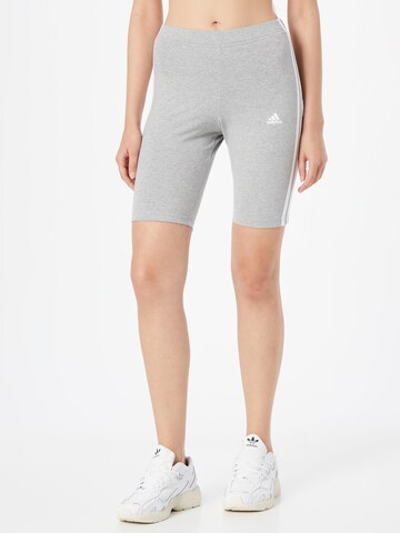 Coupe slim Pantalon de sport 'Essentials' ADIDAS SPORTSWEAR en gris : devant