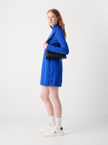 Robe Calvin Klein Jeans en bleu