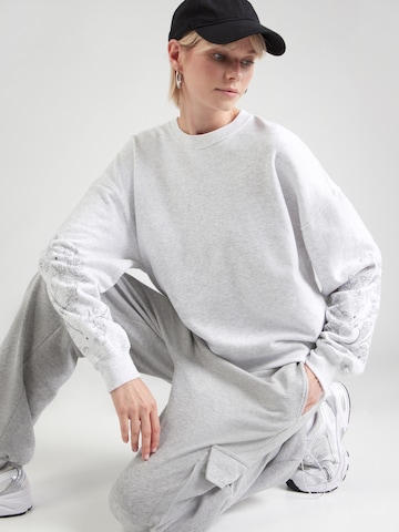 HOLLISTER Sweatshirt 'IZZY LANE' i grå: framsida