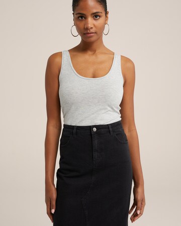 WE Fashion Top in Grey: front