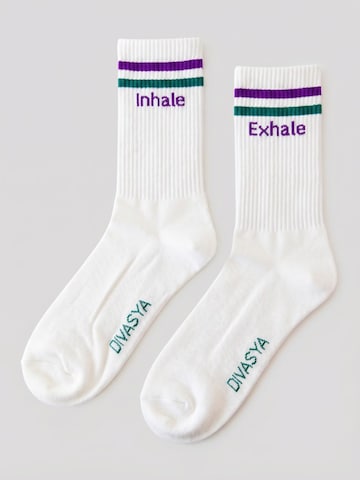 Divasya Socken 'Inhale Exhale'‌‌‌‌‌‌‌‌ in Lila: Vorderseite