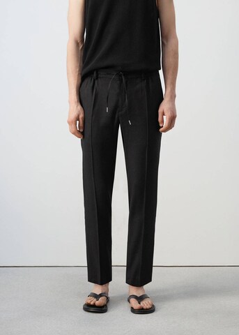 MANGO MAN Slim fit Pants in Black: front