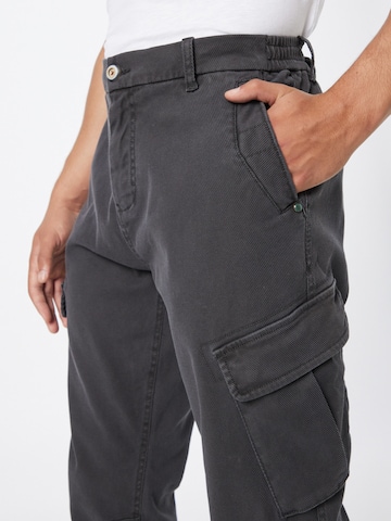 Effilé Pantalon cargo No Excess en gris