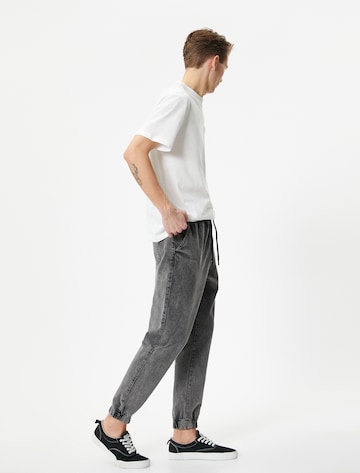 Koton Tapered Jeans in Grijs
