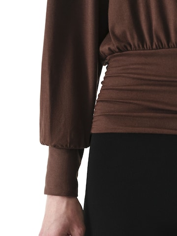 Penti - Blusa body em castanho
