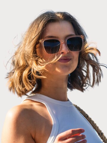 SOHO COPENHAGEN Sunglasses in Pink: front