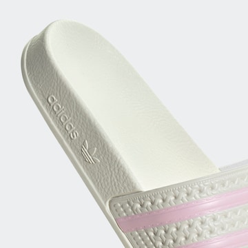 ADIDAS ORIGINALS Pantoletter 'Adilette' i hvit