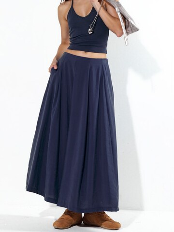 Busem Skirt in Blue: front