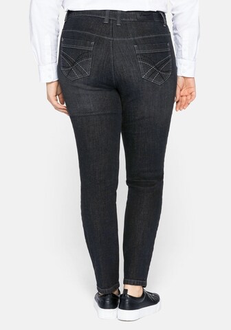 SHEEGO Slimfit Jeans in Zwart