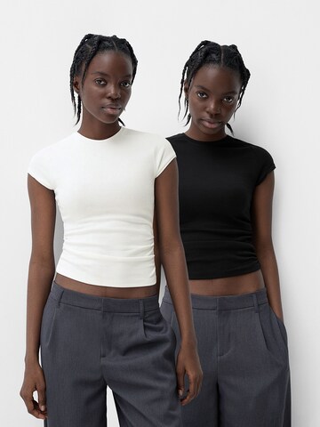 T-shirt Bershka en noir : devant