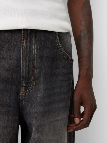 Baggy Jeans di Bershka in grigio