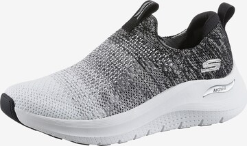 Scarpa slip-on di SKECHERS in bianco: frontale