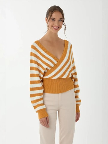 Hiccup Sweater in Yellow: front