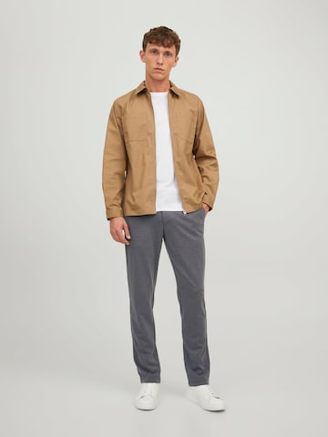 Coupe slim Pantalon chino JACK & JONES en gris
