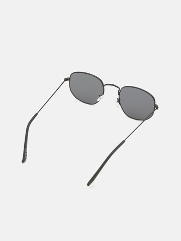 Pull&Bear Sonnenbrille in Schwarz