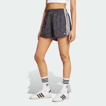 ADIDAS ORIGINALS Loosefit Broek in Grijs: voorkant