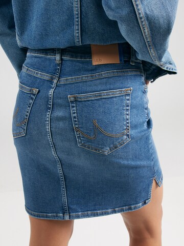 Gonna 'Mirah' di LTB in blu
