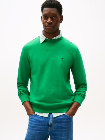 TOMMY HILFIGER Sweatshirt 'ESSENTIAL' in Groen: voorkant