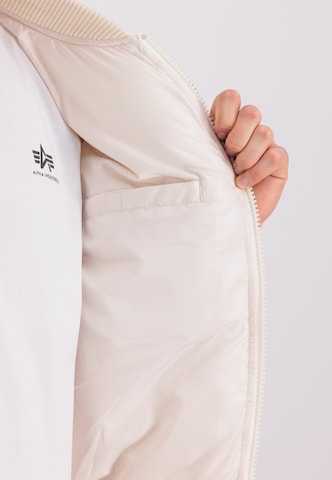 Veste mi-saison ALPHA INDUSTRIES en blanc