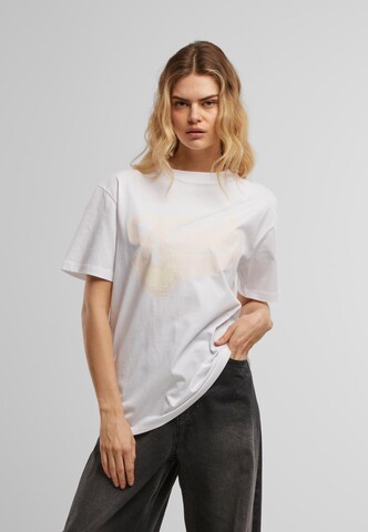 Karl Kani Varsity Heart Os T-Shirt ' ' in Weiß: Vorderseite