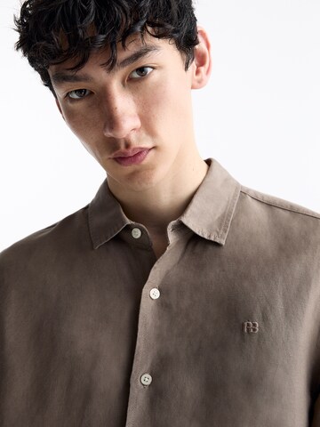 Pull&Bear Comfort fit Srajca | rjava barva