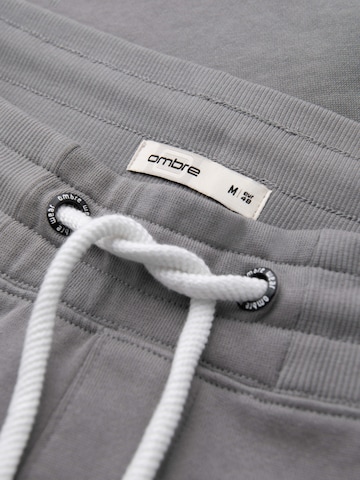 Effilé Pantalon de sport Ombre en gris