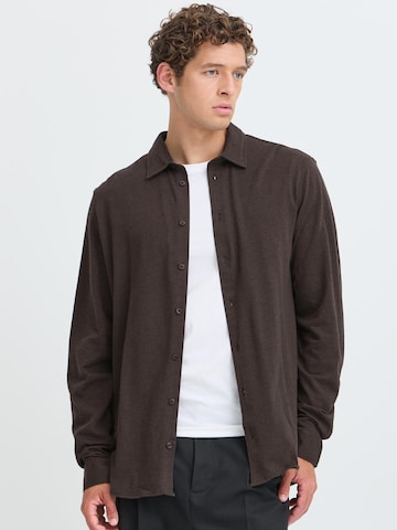 Casual Friday - Ajuste regular Camisa 'CFARKAN' en marrón