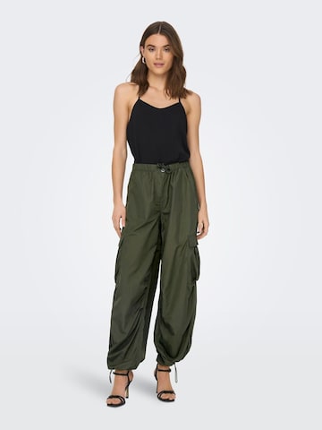 ONLY Wide leg Cargo trousers in Green: front