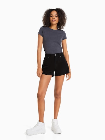 Bershka Loosefit Shorts in Schwarz