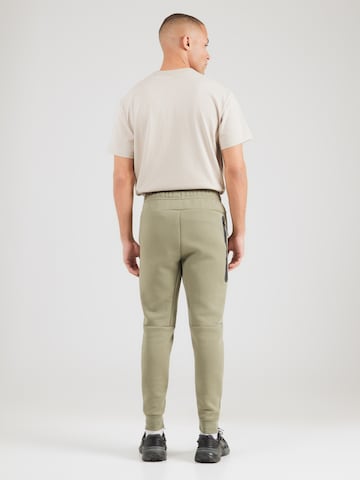 Nike Sportswear Tapered Nadrág 'TCH FLC' - zöld