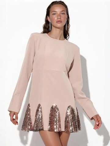 MSN Collection - Vestido de cocktail em bege: frente