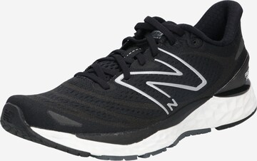 Chaussure de course new balance en noir : devant