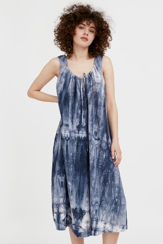 Finn Flare Sommerkleid 'Batikzauber' in Blau: Vorderseite