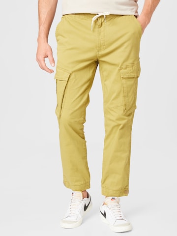 Redefined Rebel Tapered Cargobroek 'Callen' in Groen: voorkant