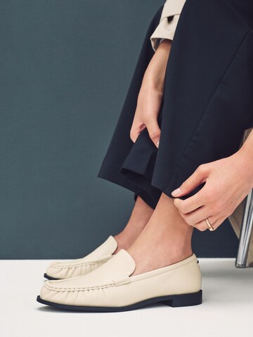Chaussure basse Next en blanc : devant
