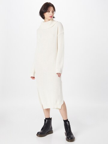 Femme Luxe Gebreide jurk 'ROSLYN' in Wit: voorkant