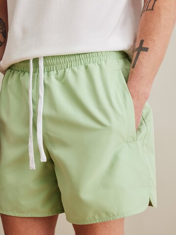 DAN FOX APPAREL - Bermudas 'Ole' en verde