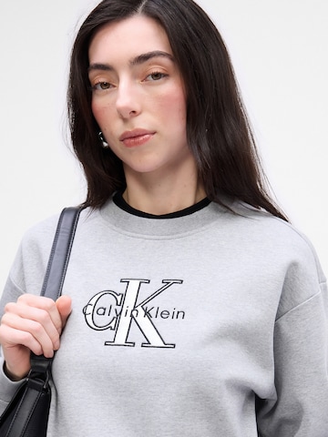 Calvin Klein Jeans Sweatshirt in Grau