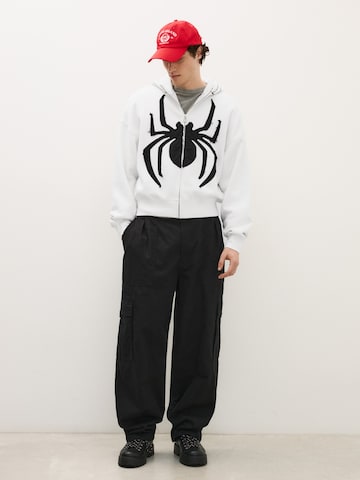Bershka Суичъри с качулка 'SPIDERMAN' в бяло: отпред