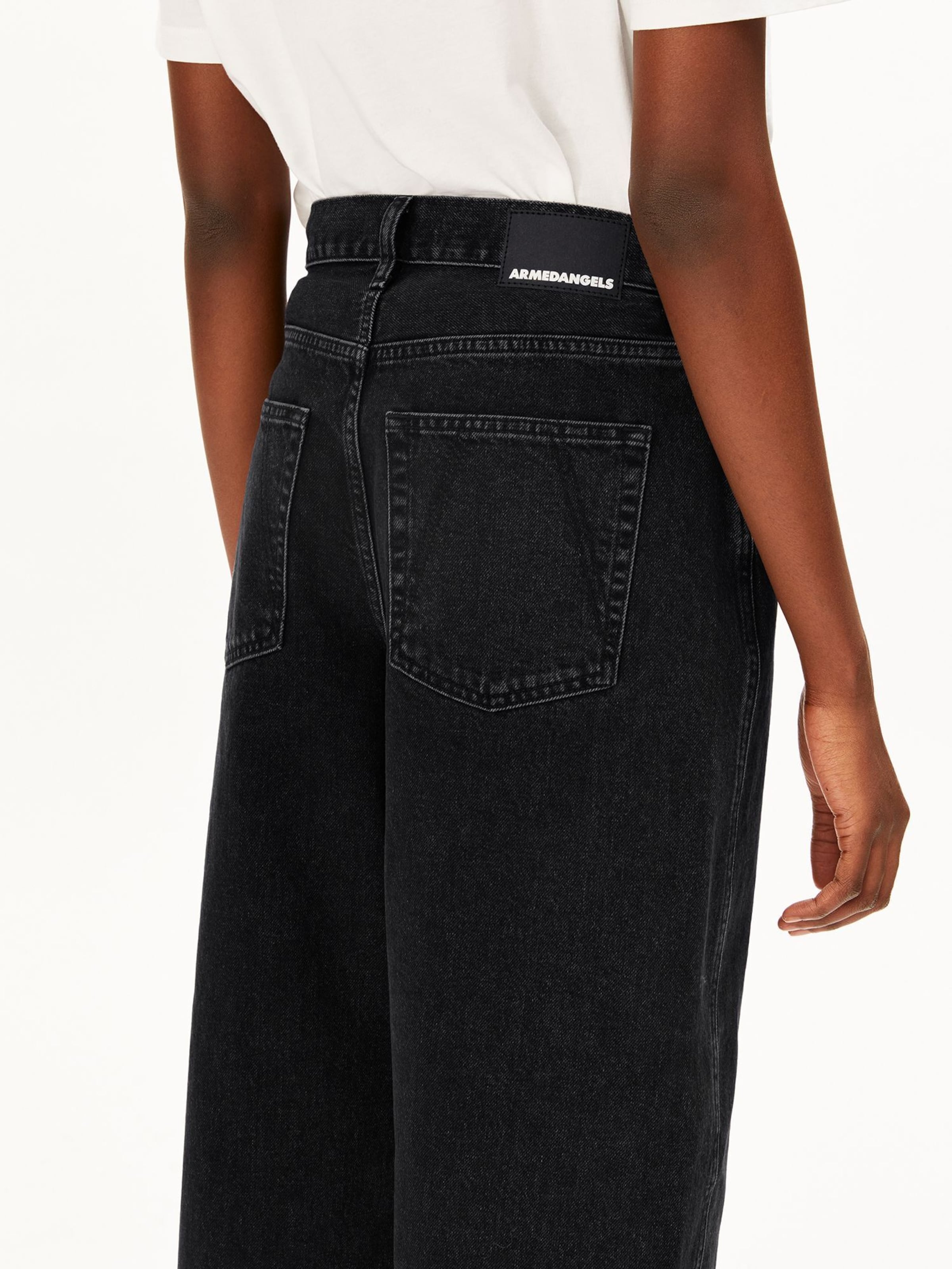 ARMEDANGELS Loosefit Jeans 'BAARLY' in Zwart