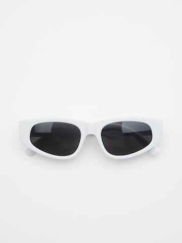 Lunettes de soleil Pull&Bear en blanc