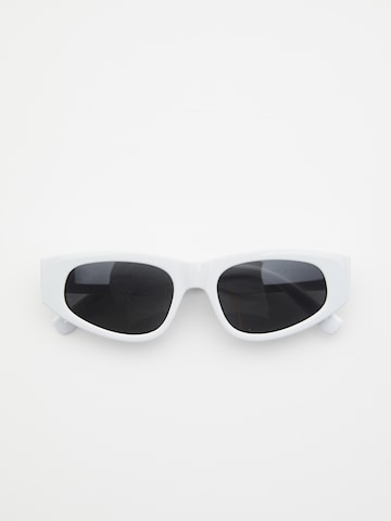 Pull&Bear Слънчеви очила в бяло