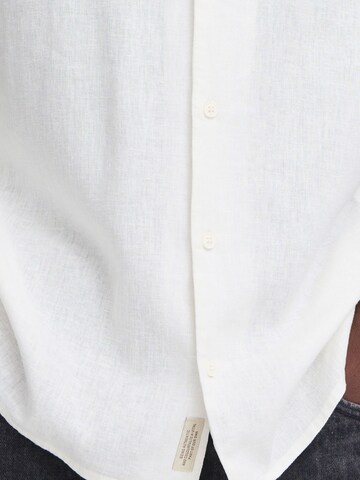 Coupe regular Chemise ' BHVICTOR ' BLEND en blanc