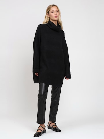 Influencer Pullover in Schwarz