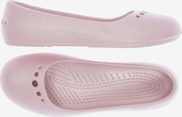 Crocs Flats & Loafers in 39 in Pink: front
