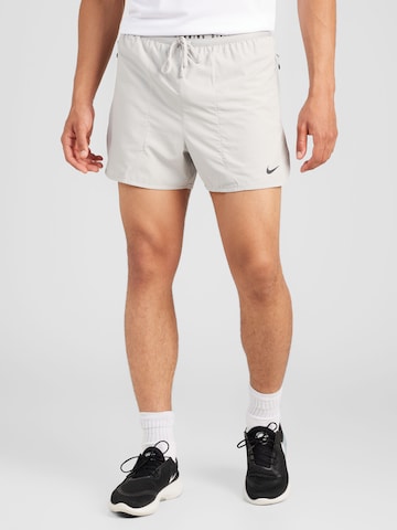 NIKE - Regular Calças de desporto em cinzento: frente